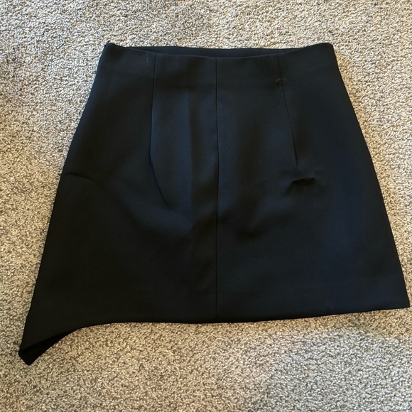 🆕 ZARA Asymmetrical Mini Skirt in Black - Picture 8 of 9